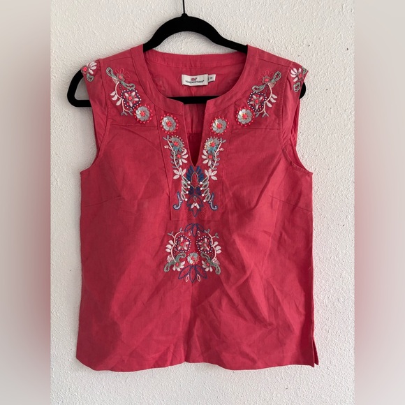 Vineyard Vines Tops - Vineyard Vines Coral Embellished Embroidery Slit Neckline linen Top XS